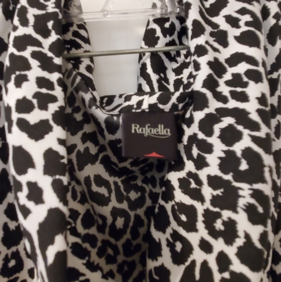 Rafaella leopard print sleeveless blouse - Picture 2 of 2